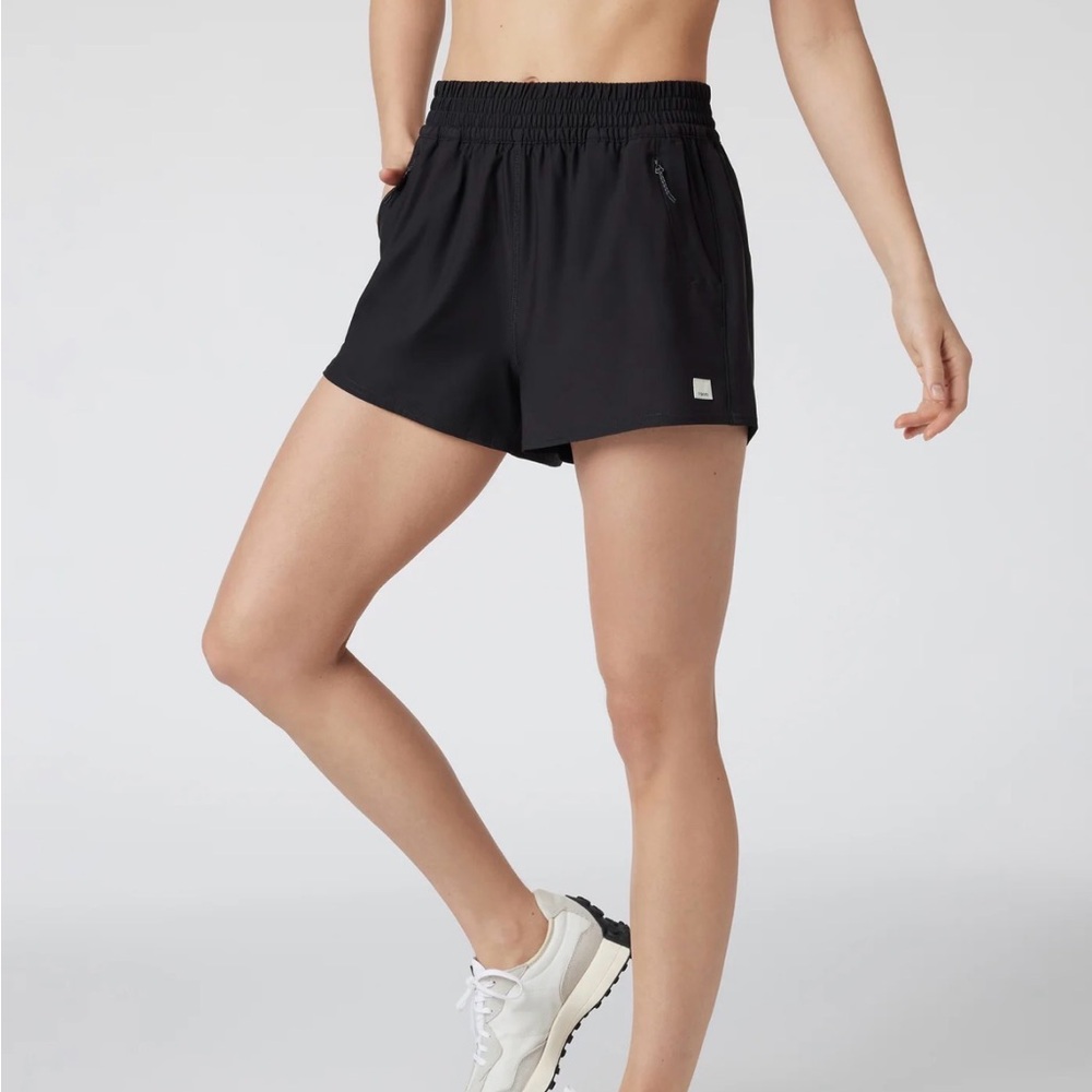 Vuori Dash Short 2.0 Black running activewear Size XS 3” comfort pockets